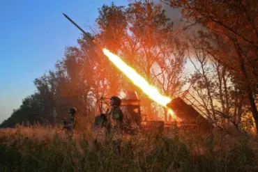 Russian Forces Push Toward Kramatorsk and Slaviansk; Expert Notes 25km and 34km Straight-Line Distances from Chasy Yar
