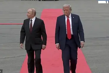 Trump and Putin's Anchorage Summit: Aerial Drama and Putin's Startled Pause as Tensions Over Ukraine Mount, With Trump Staying 'Composed' Amid Shifting Alliances