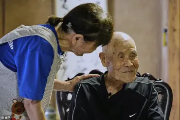 102-Year-Old Japanese Man Becomes Oldest to Climb Mount Fuji, Daughter Joins Trek
